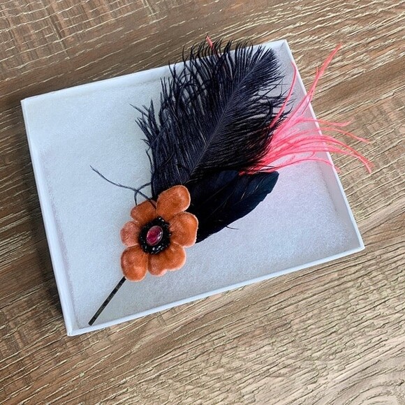 Handmade flower and feather beaded hair pin - Picture 5 of 5